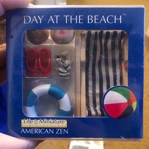 Life at the beach and casino mini set